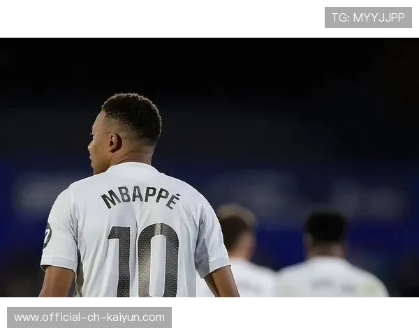 姆巴佩连续左右变向突破震撼全场